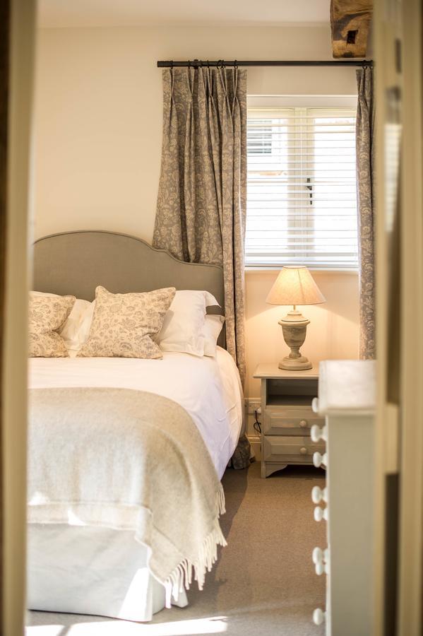 Cowdray Lodge *